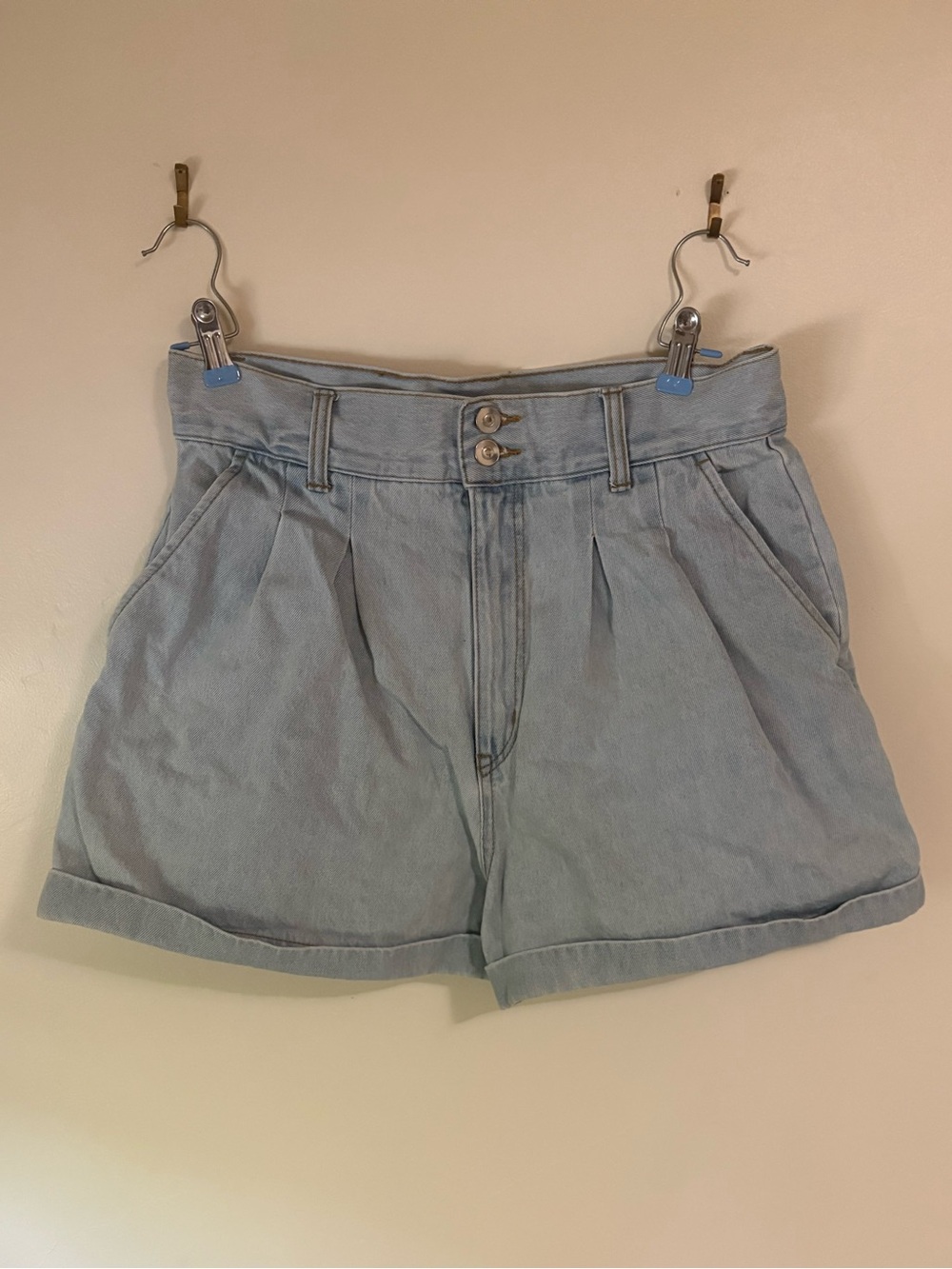 Light Wash Women's High-Waist Pleated Denim Shorts Mom Jeans Size US 30